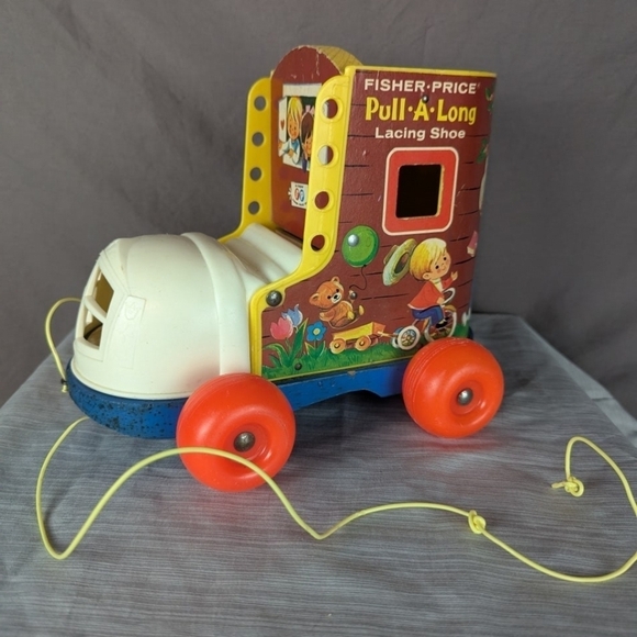 Lacing Shoe Fisher Price in used condition with a Sweet vintage nostalgic vibe - Picture 2 of 14